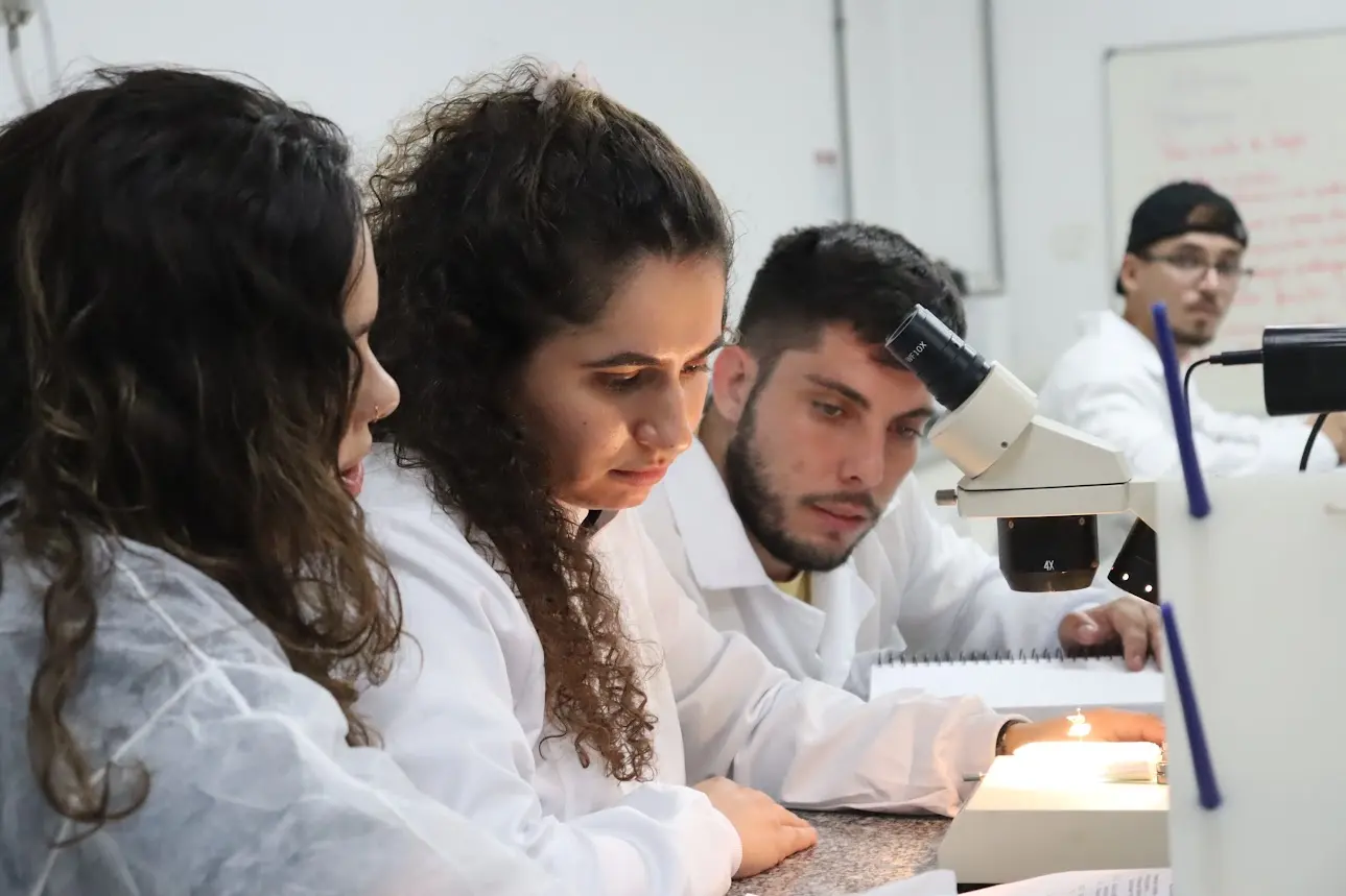Laboratório de Fitopatologia e Entomologia